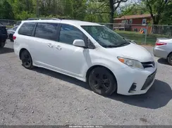 5TDKZ3DC3JS902077 2018 TOYOTA SIENNA
