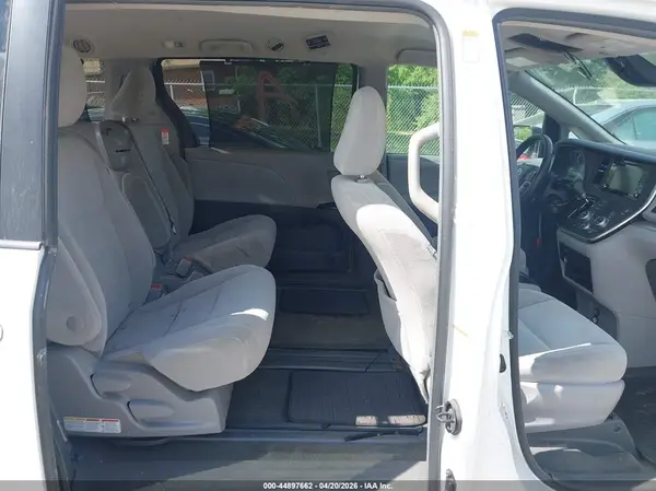 5TDKZ3DC3JS902077 2018 TOYOTA SIENNA - Image 8