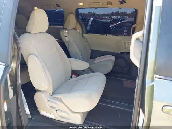 5TDKZ3DC3JS904010 2018 TOYOTA SIENNA - Image 8