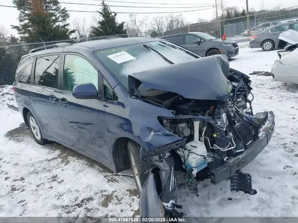 5TDKZ3DC3JS905514 2018 TOYOTA SIENNA - Image 1