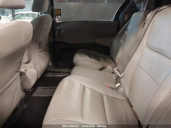 5TDKZ3DC3JS906162 2018 TOYOTA SIENNA - Image 8