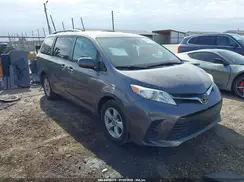 5TDKZ3DC3JS907201 2018 TOYOTA SIENNA