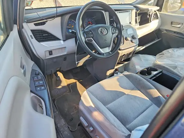 5TDKZ3DC3JS910731 2018 TOYOTA SIENNA - Image 8