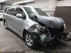 5TDKZ3DC3JS913564 2018 TOYOTA SIENNA