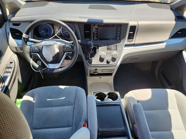 5TDKZ3DC3JS914116 2018 TOYOTA SIENNA - Image 8