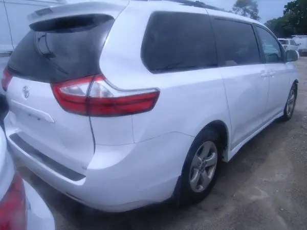5TDKZ3DC3JS916206 2018 TOYOTA SIENNA - Image 8