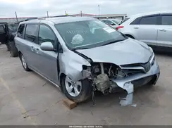 5TDKZ3DC3JS917131 2018 TOYOTA SIENNA
