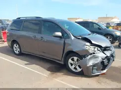 5TDKZ3DC3JS918487 2018 TOYOTA SIENNA