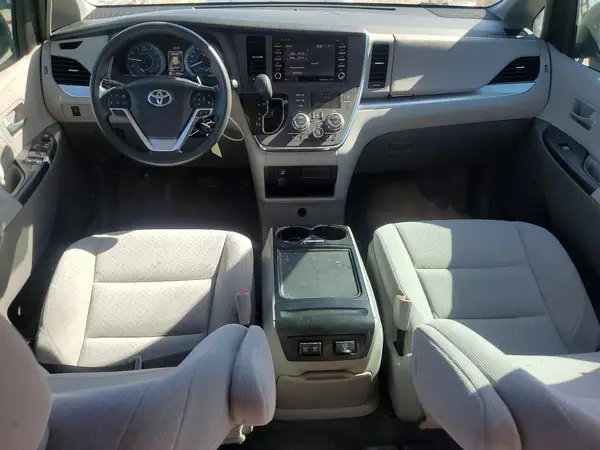 5TDKZ3DC3JS919705 2018 TOYOTA SIENNA - Image 8