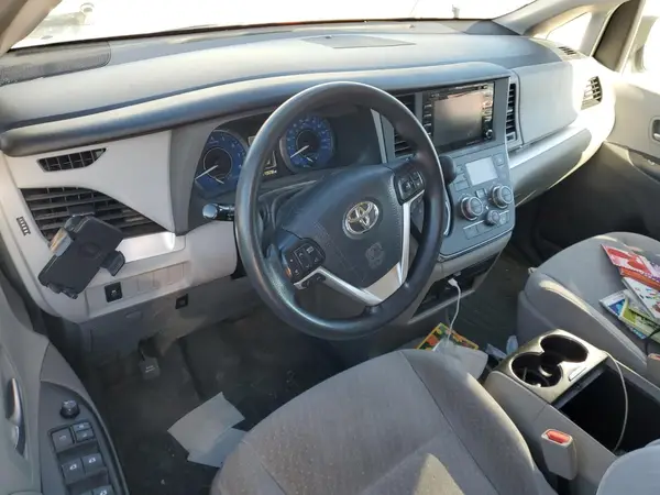 5TDKZ3DC3JS920174 2018 TOYOTA SIENNA - Image 8