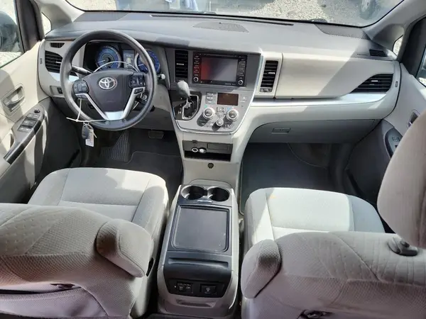 5TDKZ3DC3JS920966 2018 TOYOTA SIENNA - Image 8