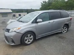 5TDKZ3DC3JS923866 2018 TOYOTA SIENNA