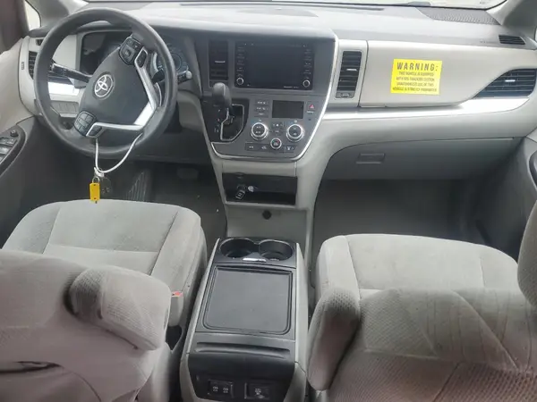 5TDKZ3DC3JS923866 2018 TOYOTA SIENNA - Image 8