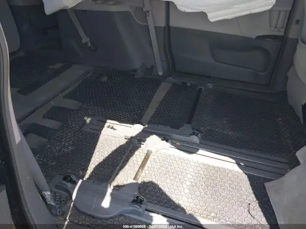 5TDKZ3DC3JS926847 2018 TOYOTA SIENNA - Image 8