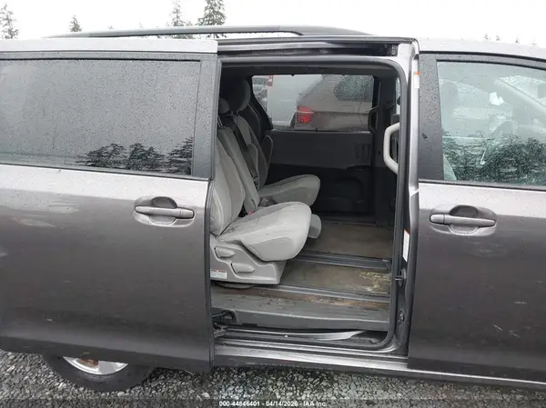 5TDKZ3DC3JS927612 2018 TOYOTA SIENNA - Image 8