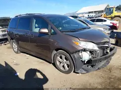 5TDKZ3DC3JS931191 2018 TOYOTA SIENNA