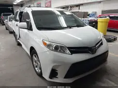 5TDKZ3DC3JS933846 2018 TOYOTA SIENNA