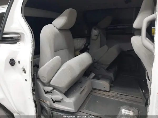 5TDKZ3DC3JS933846 2018 TOYOTA SIENNA - Image 8