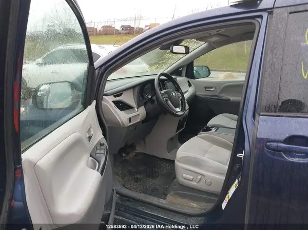 5TDKZ3DC3JS934740 2018 TOYOTA SIENNA - Image 8