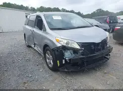 5TDKZ3DC3JS938349 2018 TOYOTA SIENNA