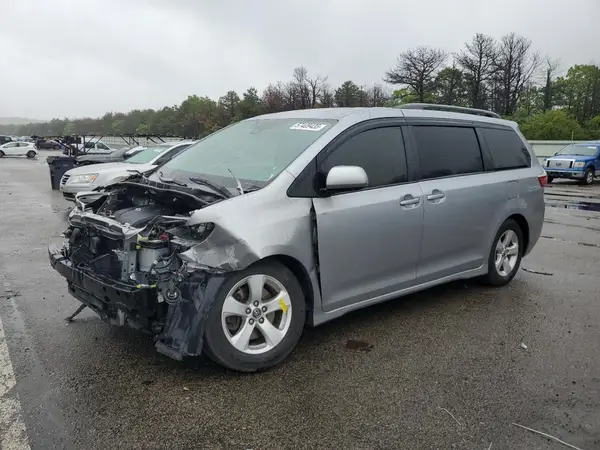 5TDKZ3DC3JS938898 2018 TOYOTA SIENNA - Image 1