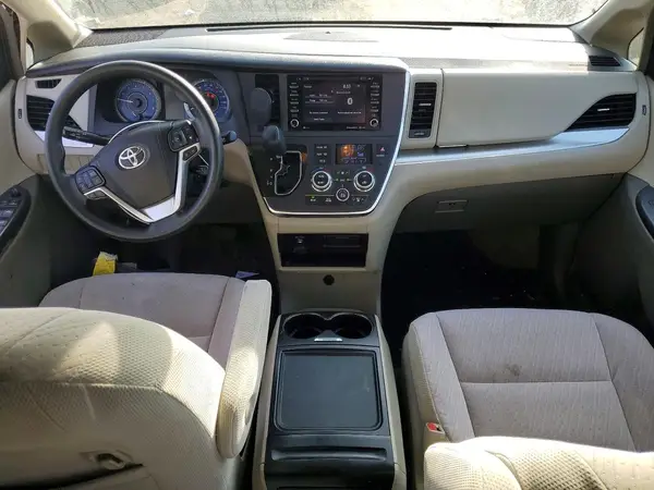 5TDKZ3DC3JS941512 2018 TOYOTA SIENNA - Image 8