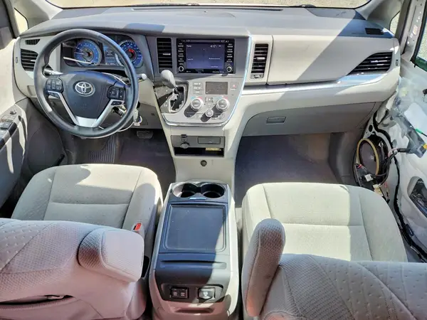 5TDKZ3DC3JS949075 2018 TOYOTA SIENNA - Image 8