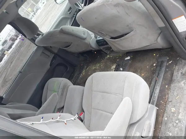 5TDKZ3DC3JS951361 2018 TOYOTA SIENNA - Image 8