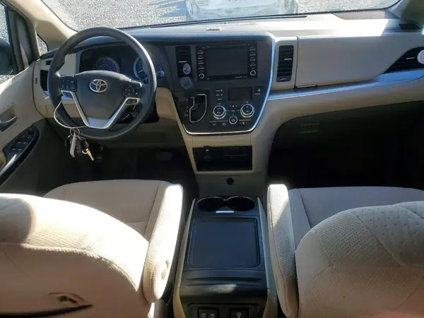 5TDKZ3DC3JS954972 2018 TOYOTA SIENNA - Image 8