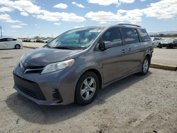 5TDKZ3DC3JS958245 2018 TOYOTA SIENNA - Image 1