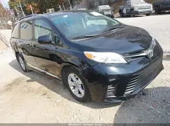 5TDKZ3DC3JS959881 2018 TOYOTA SIENNA
