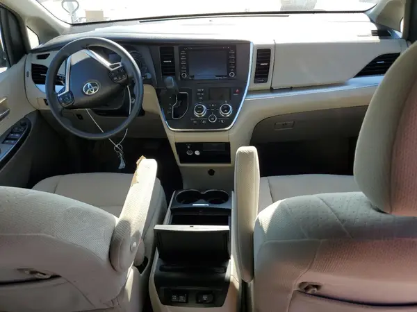 5TDKZ3DC3JS961968 2018 TOYOTA SIENNA - Image 8
