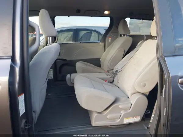5TDKZ3DC3KS003902 2019 TOYOTA SIENNA - Image 8
