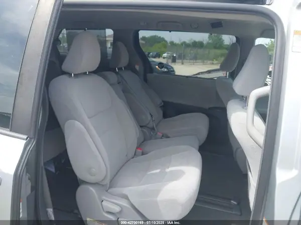 5TDKZ3DC3KS006914 2019 TOYOTA SIENNA - Image 8