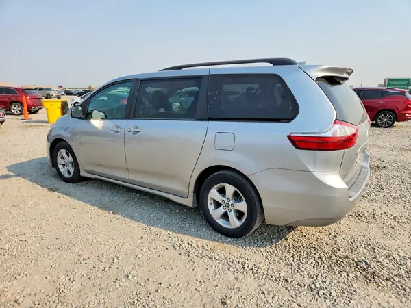 5TDKZ3DC3KS007156 2019 TOYOTA SIENNA - Image 2