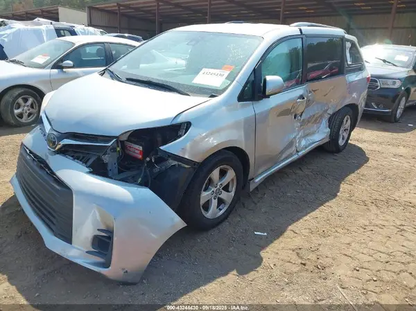 5TDKZ3DC3KS009554 2019 TOYOTA SIENNA - Image 2