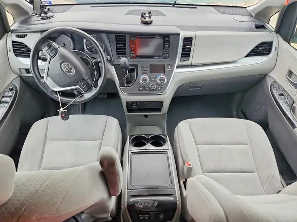 5TDKZ3DC3KS010624 2019 TOYOTA SIENNA - Image 8