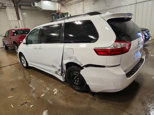 5TDKZ3DC3KS011062 2019 TOYOTA SIENNA - Image 2