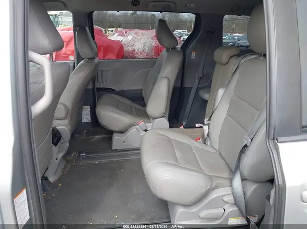 5TDKZ3DC3KS011501 2019 TOYOTA SIENNA - Image 8