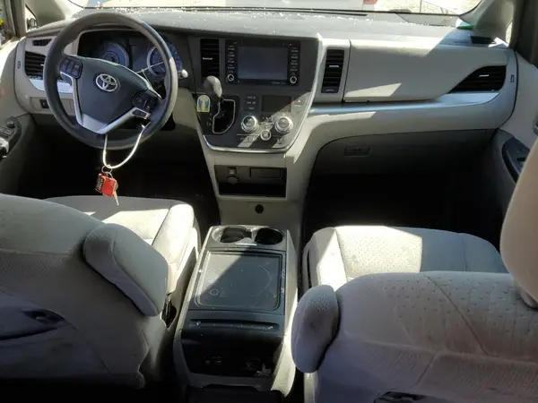 5TDKZ3DC3KS011952 2019 TOYOTA SIENNA - Image 8