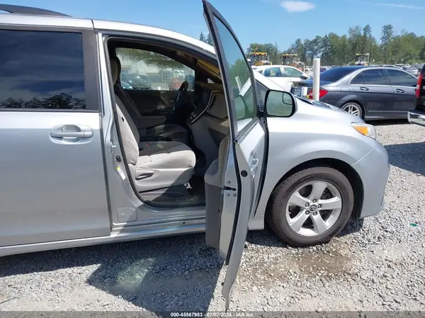 5TDKZ3DC3KS016052 2019 TOYOTA SIENNA - Image 8
