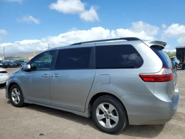 5TDKZ3DC3KS983163 2019 TOYOTA SIENNA - Image 2