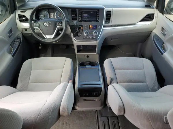 5TDKZ3DC3KS983163 2019 TOYOTA SIENNA - Image 8
