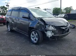 5TDKZ3DC3KS990324 2019 TOYOTA SIENNA