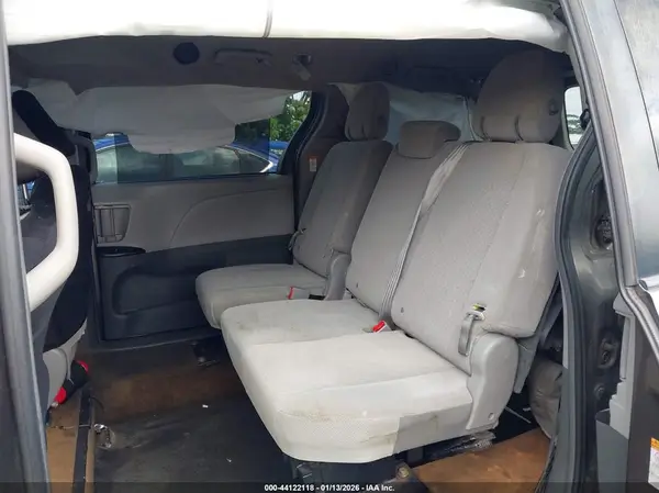 5TDKZ3DC3KS990324 2019 TOYOTA SIENNA - Image 8