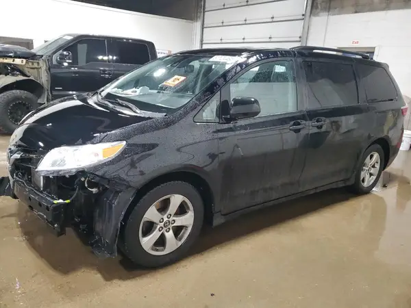 5TDKZ3DC3KS990873 2019 TOYOTA SIENNA - Image 1