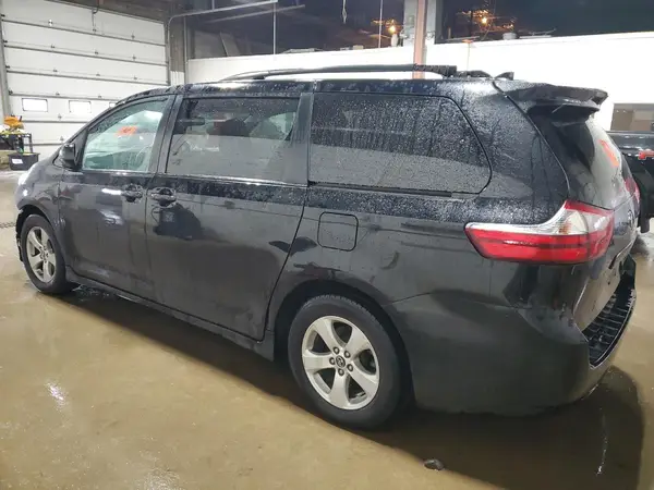 5TDKZ3DC3KS990873 2019 TOYOTA SIENNA - Image 2