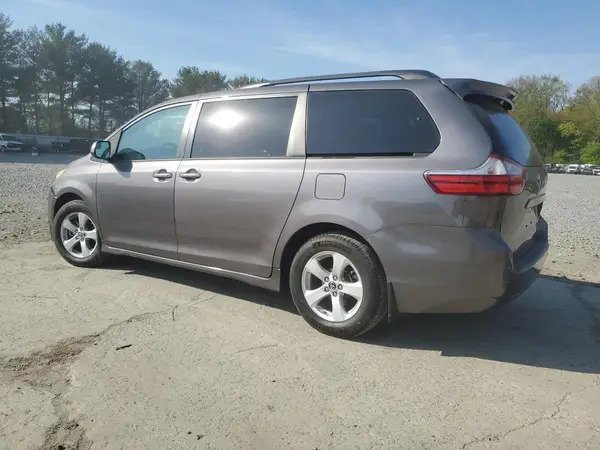 5TDKZ3DC3KS993465 2019 TOYOTA SIENNA - Image 2