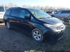 5TDKZ3DC3KS994499 2019 TOYOTA SIENNA