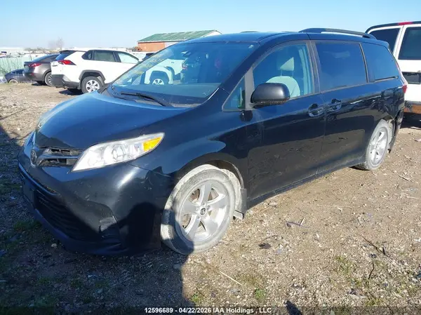 5TDKZ3DC3KS994499 2019 TOYOTA SIENNA - Image 2